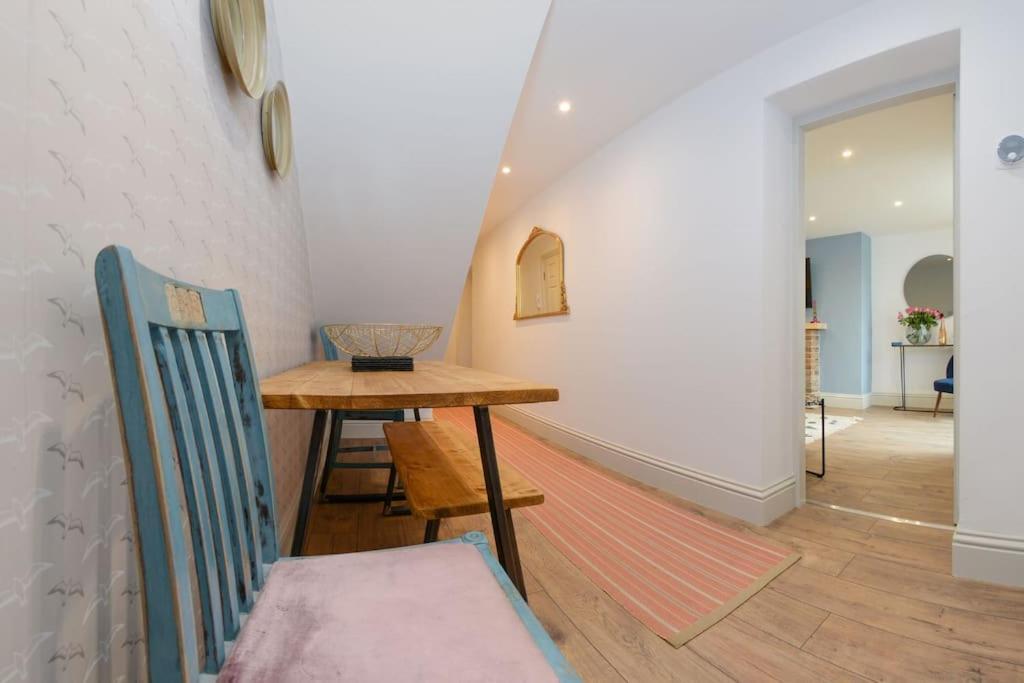 Apartment West With Free Parking วิทบี ภายนอก รูปภาพ