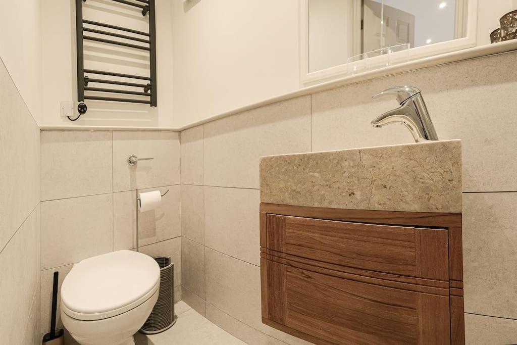 Apartment West With Free Parking วิทบี ภายนอก รูปภาพ