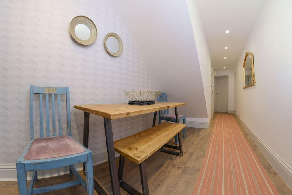 Apartment West With Free Parking วิทบี ภายนอก รูปภาพ