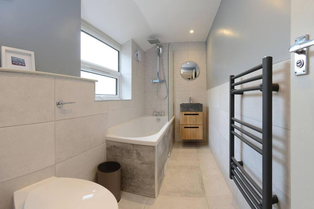Apartment West With Free Parking วิทบี ภายนอก รูปภาพ